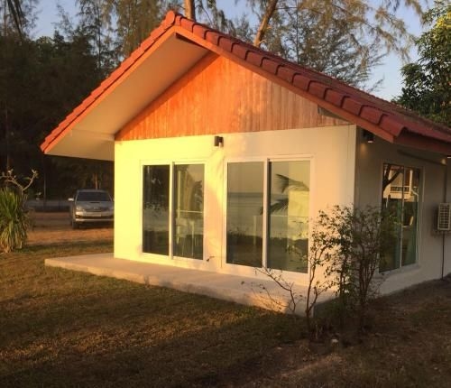 Beach Sunset Bungalow0