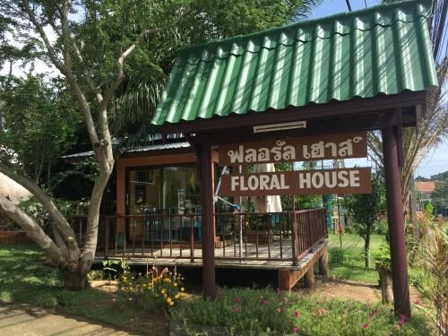Floral House0