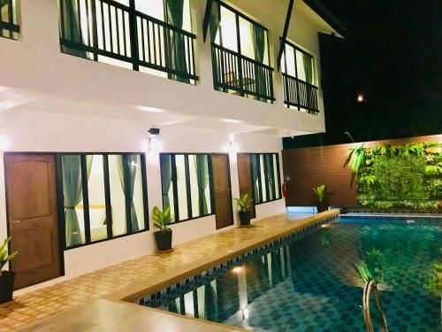 Warm White Inn1