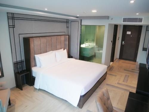 โรงแรมเฟิสต์ ไพรด์ กรุงเทพฯ (First Pride Hotel Bangkok)0