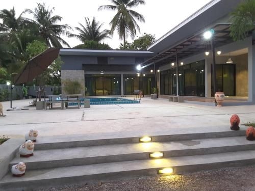 บ้านหนุนหมอนนอนสวน (Baan Nuin Morn Norn Suan)1