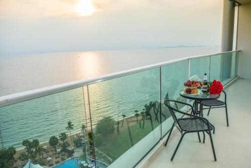 โมเวนพิค เรสซิเดนซ์ พัทยา พร้อมวิวทะเล (Movenpick Residences Pattaya with Ocean View)0