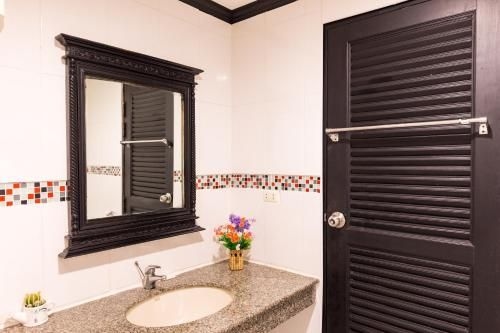 SOHO Rooms Patong4