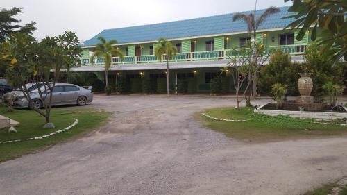 Green View Resort Tha Yang1