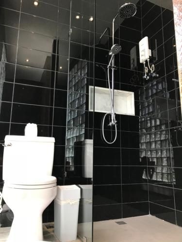 Lennon Maison3