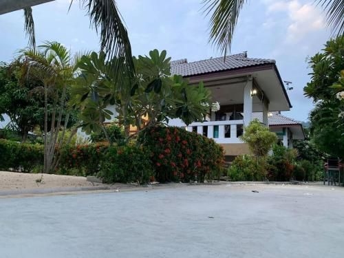 Paradise beach house1