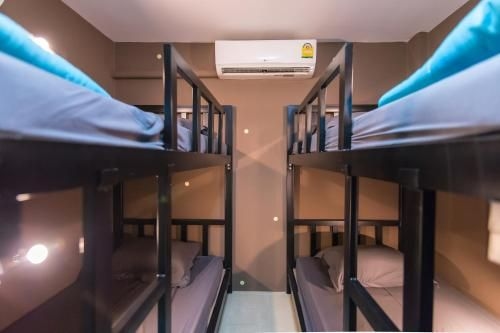 Full stop. Hostel2