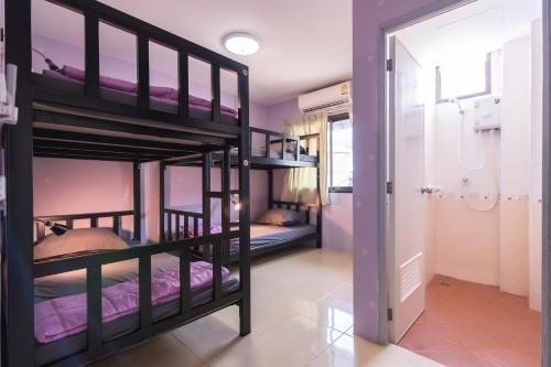 Full stop. Hostel1