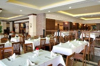 Grand Pearl Beach Resort & Spa3