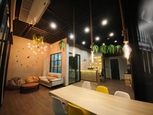 Patong Poshtel2