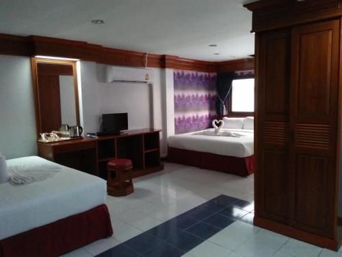 Taj Phuket Inn0