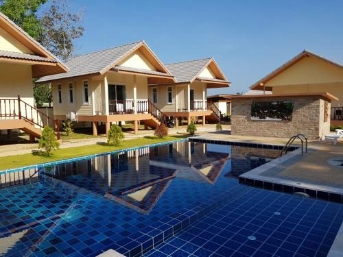 Poolside Bungalows2
