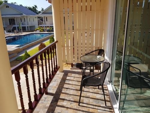 Poolside Bungalows4