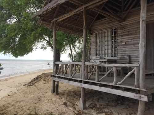 Beach cottage0