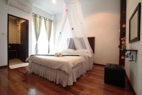 นวพร เพลซ (Nawaporn Place)0