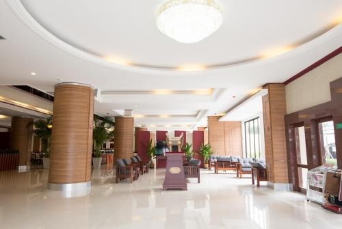 โรงแรมเดอะ เพรสซิเดนท์ โชคชัย 4 (The President Hotel at Chokchai 4)0
