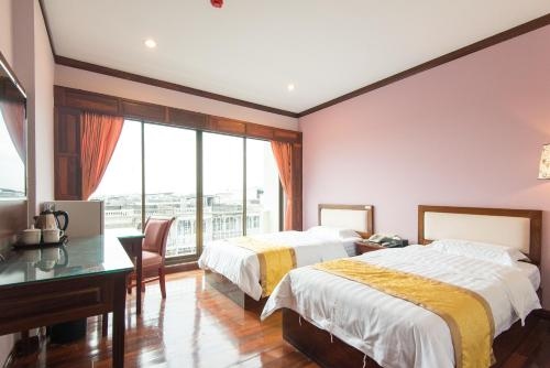 โรงแรมเดอะ เพรสซิเดนท์ โชคชัย 4 (The President Hotel at Chokchai 4)2