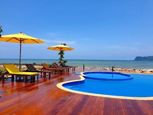 The Beach Resort & Residence0