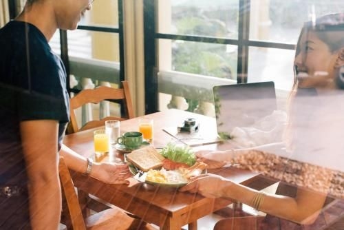 เดอะ ไพน์แอปเปิ้ล โฮเต็ล (The Pineapple Hotel)2