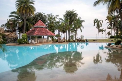 F5 3 Bed Rooms Beach house, full kitchen4