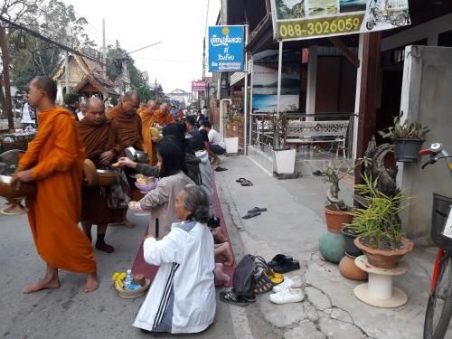 เดือนเต็มดวง ริมโขง (Deuntemduang Rim Khong)1