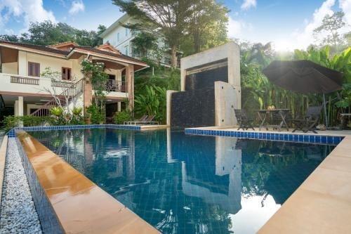 Mountain view villa with pool and garage3