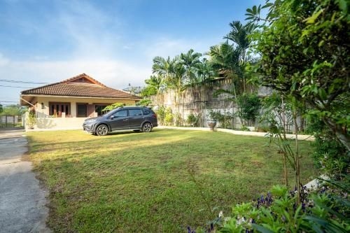Mountain view villa with pool and garage2