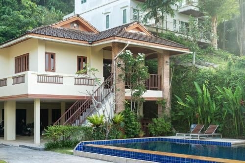 Mountain view villa with pool and garage1