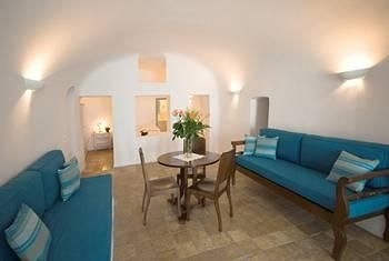 Pantelia Suites4