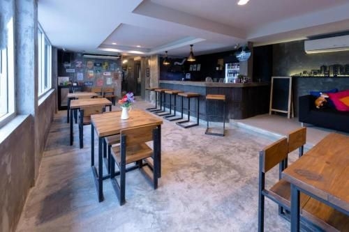Revolution Hostel Asoke2