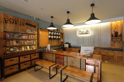 Pop-In Hostel0