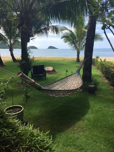 Absolute Beachfront Villa0