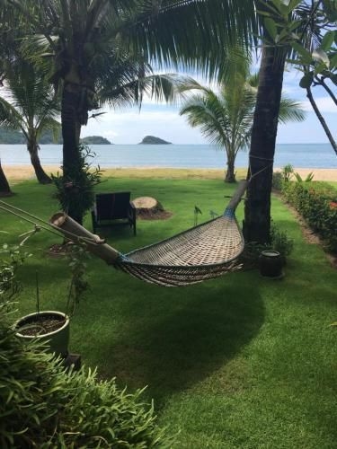 Absolute Beachfront Villa4
