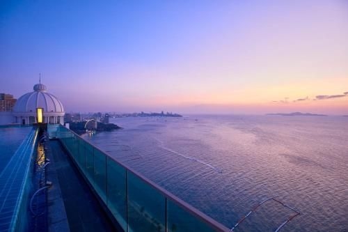 Wang Amat Tower by Tech1