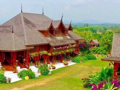 Thai Teak Palace0
