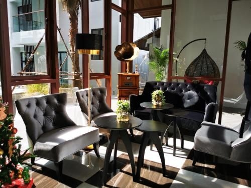 Surin 1bd seaview (2019)1
