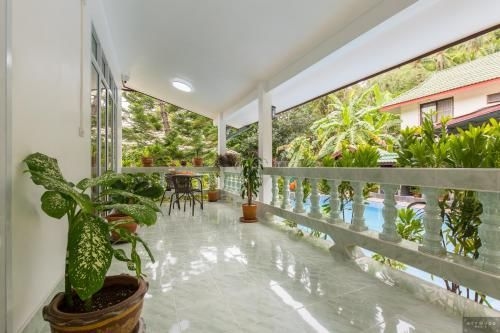 Private Poolvilla mit Wasserfall3
