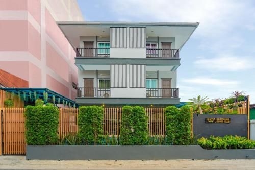 เพ็ญยศ เรสซิเดนซ์ (Penyos Residence)0