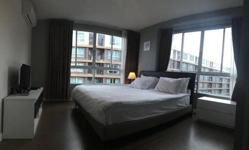 New condo 2 bedrm large quiet3