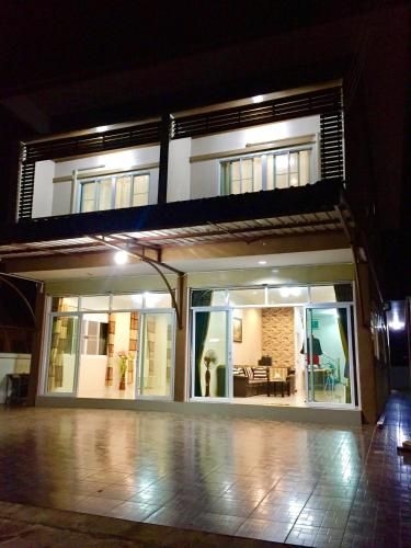 Apinsaya House0