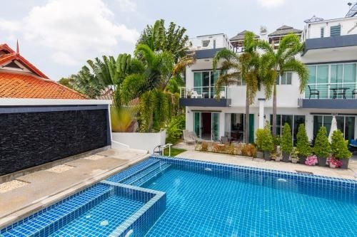 2 bdrm townhouse with shared swimming pool0