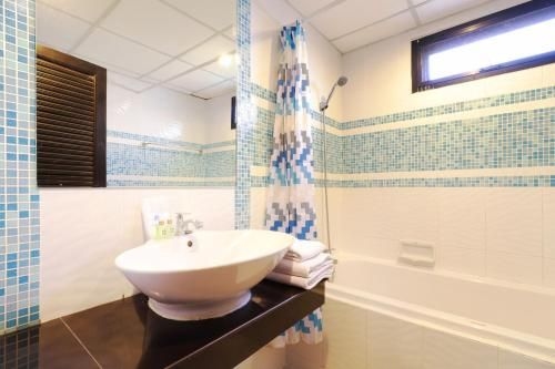 OYO The Bliss Hotel3