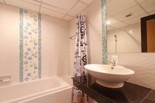 OYO The Bliss Hotel1