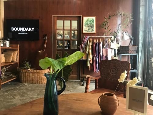 Boundary Hostel and Cafe0