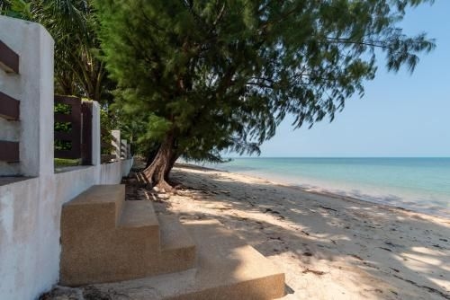 Luxury BeachFront Villa Emerald4