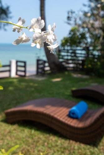 Luxury BeachFront Villa Emerald2