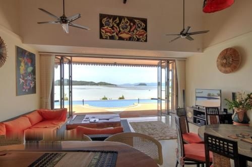 5 Bedroom Seafront Villa Phanghan0