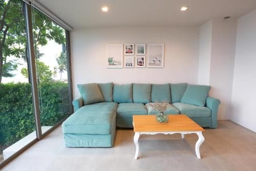 Sandbox beachfront villa24