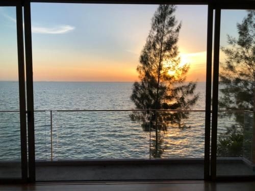 Sandbox beachfront villa23