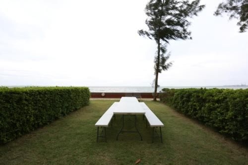 Sandbox beachfront villa22